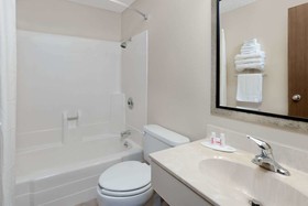 Super 8 by Wyndham Valley City