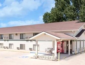 Super 8 by Wyndham Valley City
