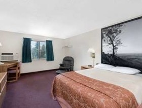 Super 8 by Wyndham Valley City