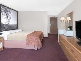 Super 8 by Wyndham Valley City