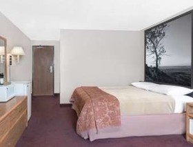 Super 8 by Wyndham Valley City