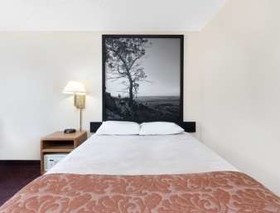 Super 8 by Wyndham Valley City
