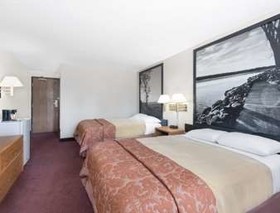 Super 8 by Wyndham Valley City
