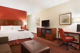 Hampton Inn & Suites Williston