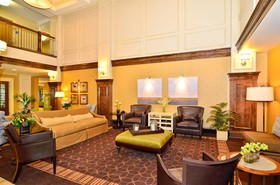 Holiday Inn Express Hotel & Suites Williston