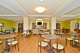 Holiday Inn Express Hotel & Suites Williston