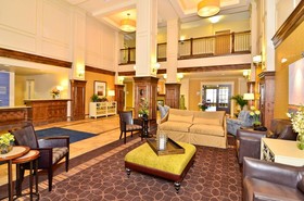 Holiday Inn Express Hotel & Suites Williston