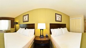 Holiday Inn Express Hotel & Suites Williston