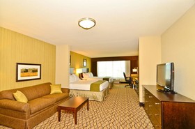 Holiday Inn Express Hotel & Suites Williston