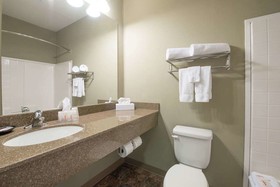 Bakken Airport XWA Hotel & Suites