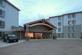 Bakken Airport XWA Hotel & Suites