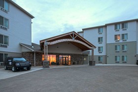 Bakken Airport XWA Hotel & Suites