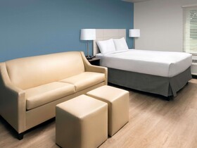 Woodspring Suites Williston