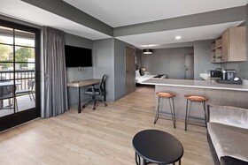 Riverbend Hotel and Suites, Trademark Collection by Wyndham