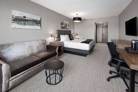 Riverbend Hotel and Suites, Trademark Collection by Wyndham