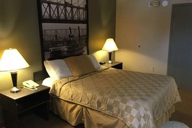 Howard Johnson by Wyndham Cleveland Airport