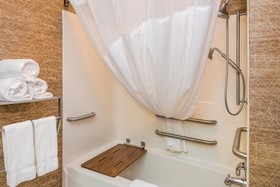 Holiday Inn Express & Suites Bucyrus