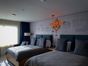 Doghouse Hotel & Brewery