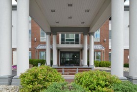 Holiday Inn Express & Suites Cincinnati - Blue Ash