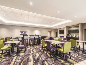 La Quinta Inn & Suites by Wyndham Cincinnati Sharonville