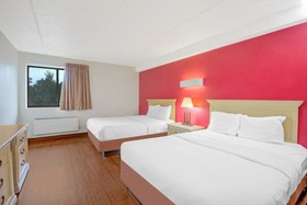 Skylight Inn & Suites