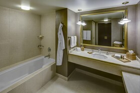 The Plaza Hotel Columbus at Capitol Square