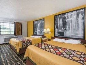 Super 8 by Wyndham Coshocton Roscoe Village