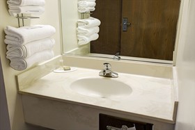 Super 8 by Wyndham Heath/Newark