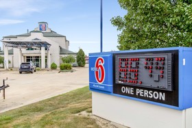 Motel 6 Cleveland - Medina