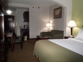 Holiday Inn Express Hotel & Suites Cincinnati Northeast-Milford