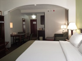 Holiday Inn Express Hotel & Suites Cincinnati Northeast-Milford