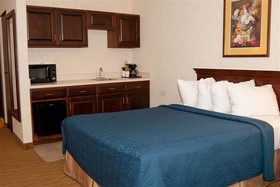 Countryside Inn & Suites