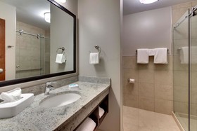 Drury Inn & Suites Cleveland Beachwood