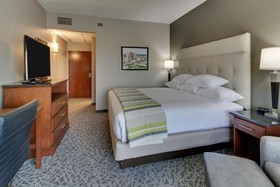 Drury Inn & Suites Cleveland Beachwood