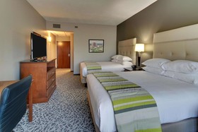 Drury Inn & Suites Cleveland Beachwood