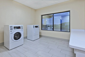 Holiday Inn Express & Suites Painesville - Concord