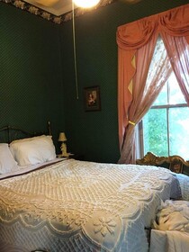 1873 Victorian Rose B & B