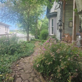 1873 Victorian Rose B & B