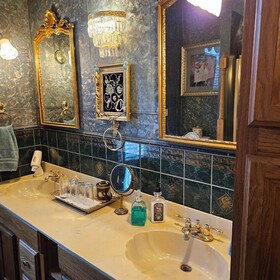 1873 Victorian Rose B & B