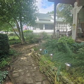 1873 Victorian Rose B & B