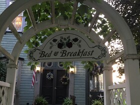 1873 Victorian Rose B & B