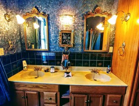 1873 Victorian Rose B & B