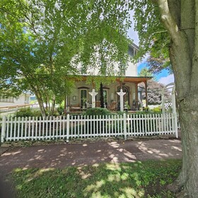 1873 Victorian Rose B & B