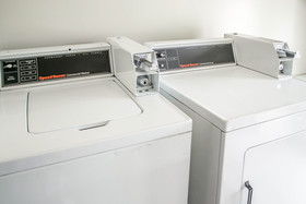 Econo Lodge Inn & Suites Cedar Point South