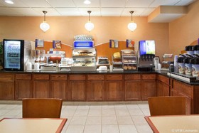 Holiday Inn Express & Suites Cleveland - Streetsboro