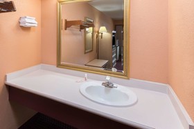 Super 8 by Wyndham Strongsville/Cleveland
