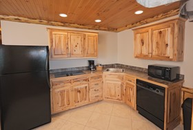 Sojourner's Lodge & Log Cabin Suites