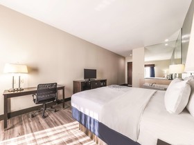 La Quinta Inn & Suites by Wyndham Tulsa - Catoosa Route 66