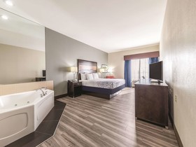 La Quinta Inn & Suites by Wyndham Tulsa - Catoosa Route 66