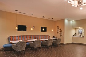 La Quinta Inn & Suites by Wyndham Clinton Historic Route 66